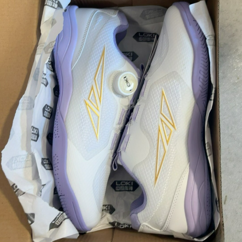 Badminton Shoes Men - รองเท้าปิงปองมืออาชีพ ใส่ได้ทั้งชายและหญิง สีขาวม่วง รองเท้าแบดมินตันที่สวมใส่สบาย รองเท้าฝึกซ้อมแบบผูกเชือกเร็ว รองเท้าแบดมินตัน